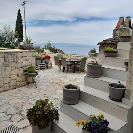 Rodon - With Seaview Backyard In Appartement *