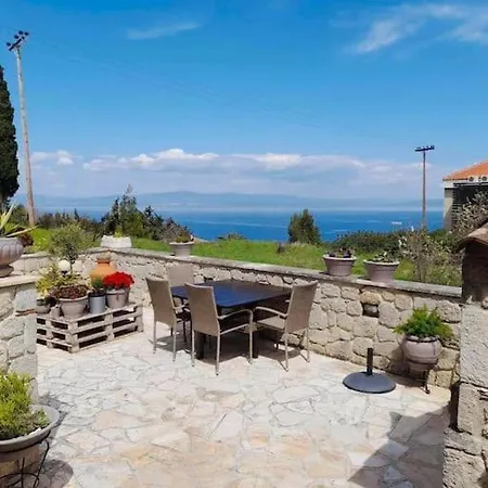 Rodon - With Seaview Backyard In