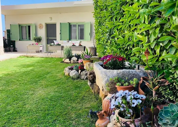 Rodon - With Seaview Backyard In *